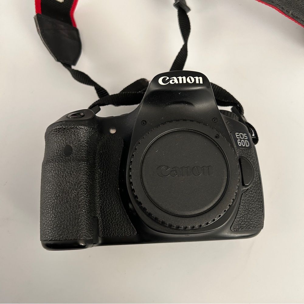 Canon EOS 60D DSLR Camera (Body) + Battery + Cam Strap
